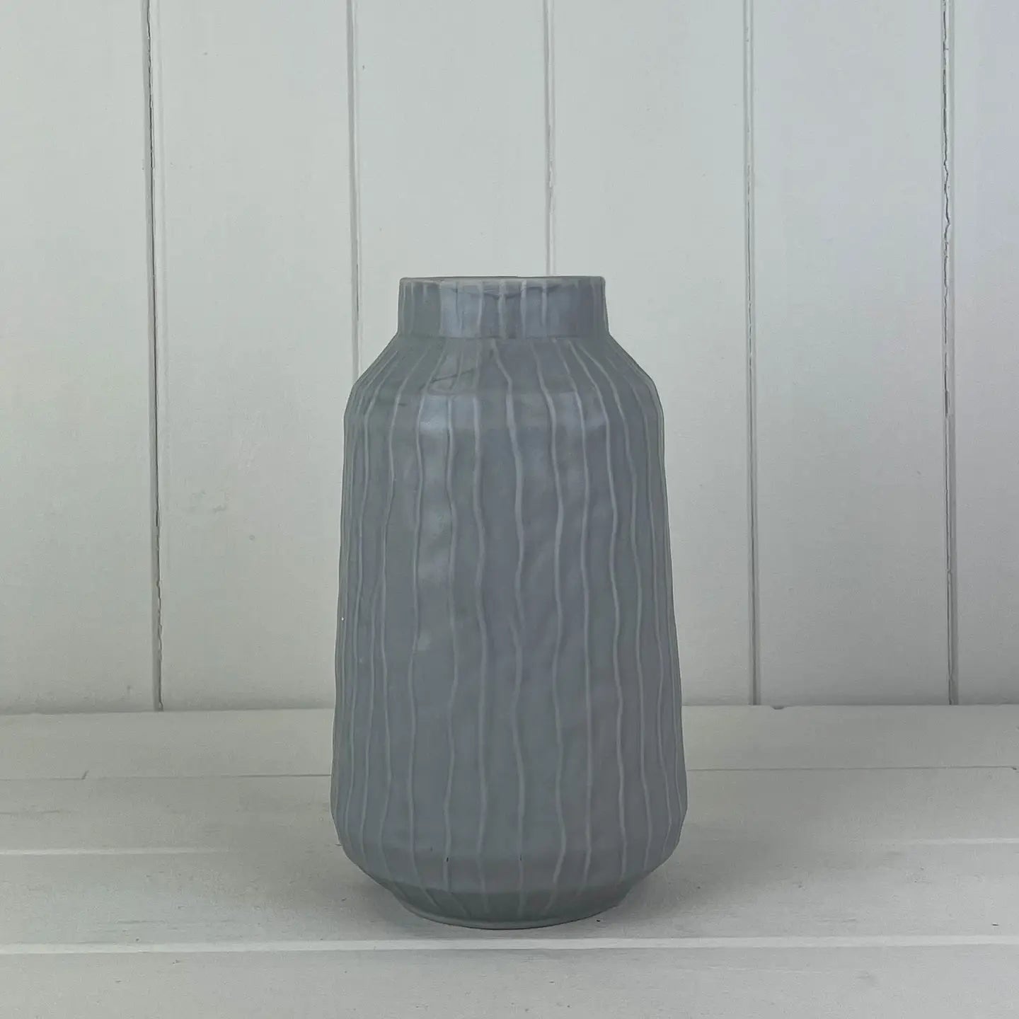 Glasert vase i pastellgrå – 19 cm