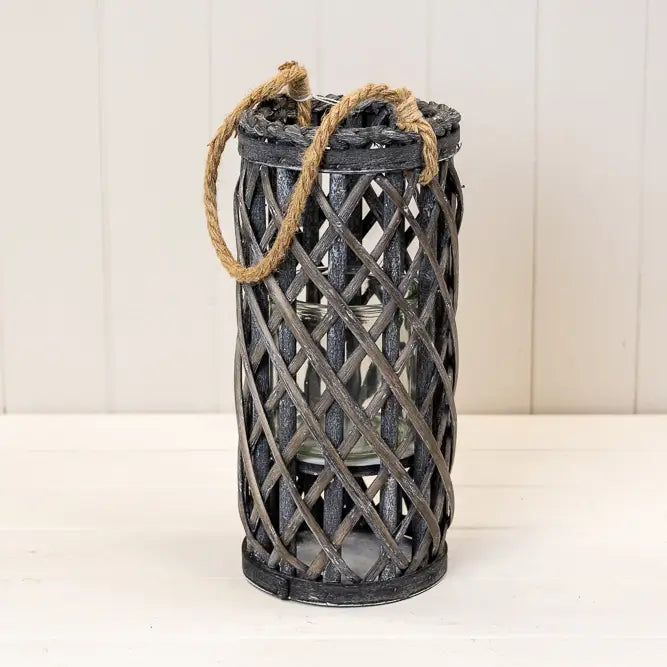 Lanterne i gråvasket finish – 30 cm