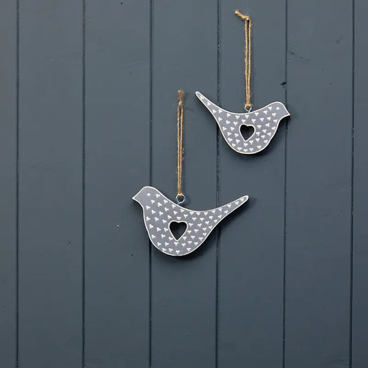 Hengende Grå Fugl med Hvit Broderidetalj